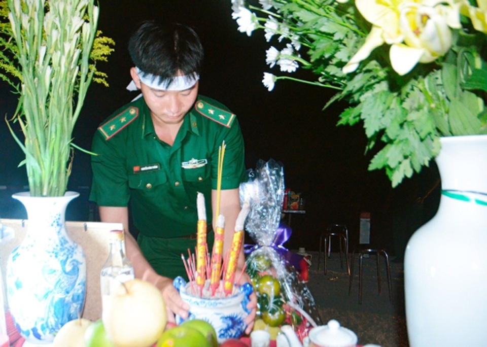 Nén nỗi đau mất cha để dồn sức cùng cả nước chống dịch - 2 Nén nỗi đau mất cha để dồn sức cùng cả nước chống dịch - 2