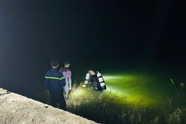 Nam thanh niên bất ngờ lao xuống đập nước sâu khi đang đi chơi cùng bạn