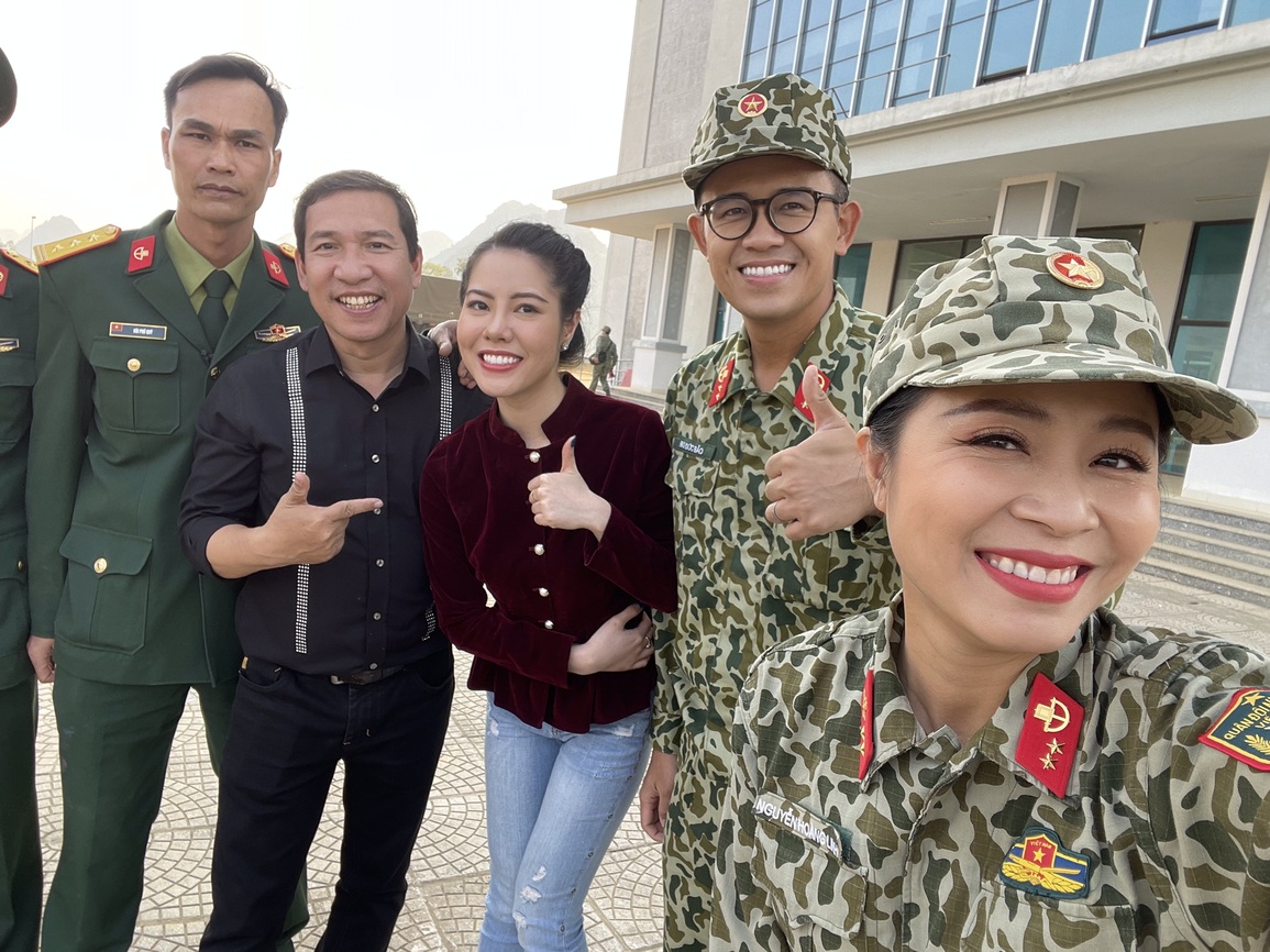 BTV Hoàng Linh Chúng tôi là chiến sĩ tiết lộ kỉ niệm xúc động dịp 22/12 - 10 BTV Hoàng Linh Chúng tôi là chiến sĩ tiết lộ kỉ niệm xúc động dịp 22/12 - 10