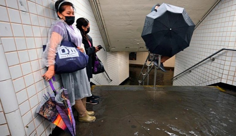 Mưa lũ lịch sử nhấn chìm hàng loạt thành phố Mỹ, ít nhất 46 người chết - 4 Mưa lũ lịch sử nhấn chìm hàng loạt thành phố Mỹ, ít nhất 46 người chết - 4