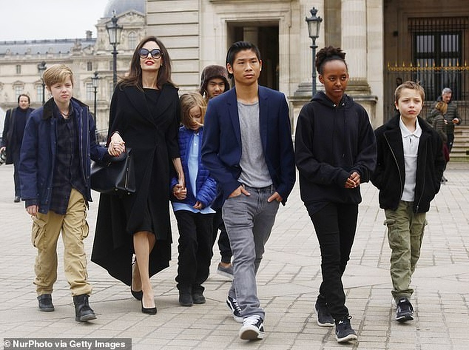 Cuối tuần, Angelina Jolie giản dị đưa con đi siêu thị - 7 Cuối tuần, Angelina Jolie giản dị đưa con đi siêu thị - 7