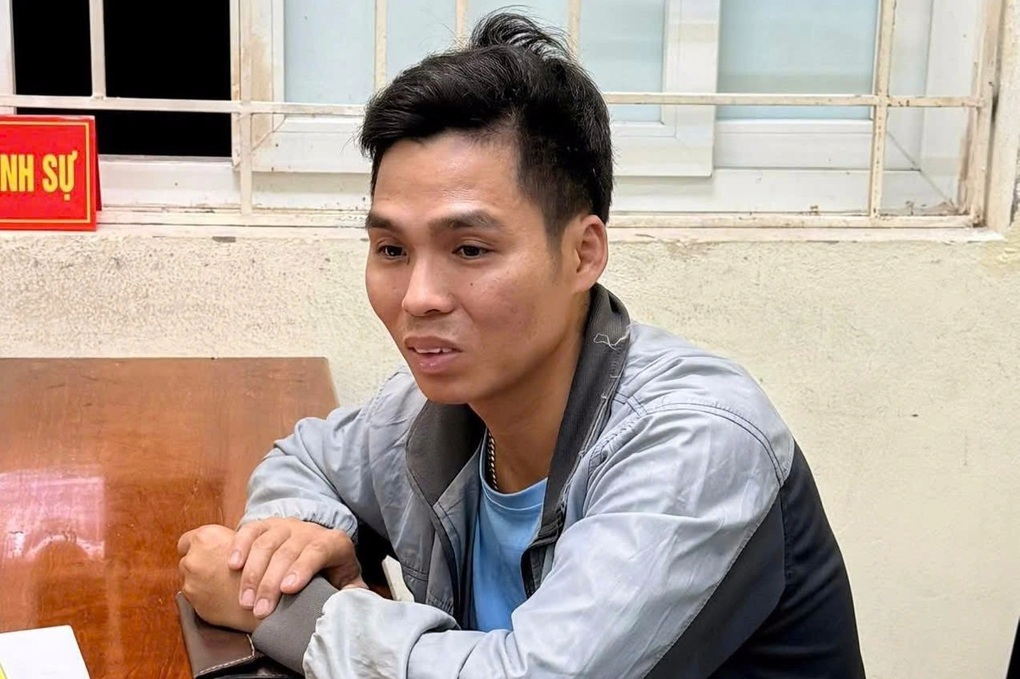 Tạm giữ hình sự tài xế xe tải đuổi bắt với CSGT trên đại lộ Thăng Long - 1 Tạm giữ hình sự tài xế xe tải đuổi bắt với CSGT trên đại lộ Thăng Long - 1