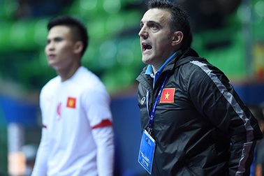 HLV Bruno Garcia đọc ra cách khắc chế Iran