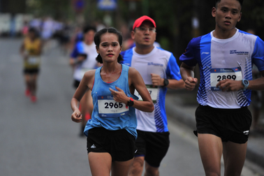 Nguyễn Thị Oanh và Hồng Lệ tỏa sáng ở Giải Tay Ho Half Marathon 2020