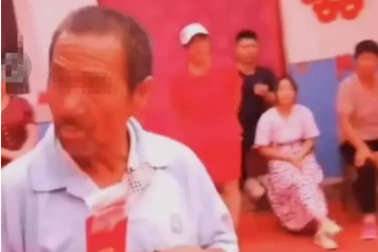 Nước mắt người cha nghèo "không được mời" tại đám cưới con gái