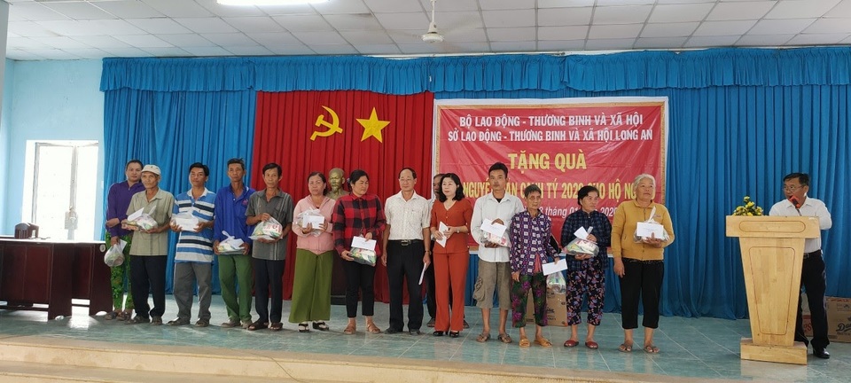 Long An xây dựng, sửa chữa 685 căn nhà cho người có công - 4 Long An xây dựng, sửa chữa 685 căn nhà cho người có công - 4