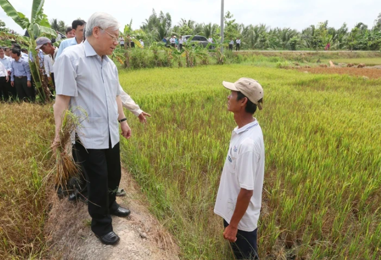 Từ vị Chủ tịch Quốc hội gặt lúa với dân tới Tổng Bí thư nắm tay vợ trên phố - 8