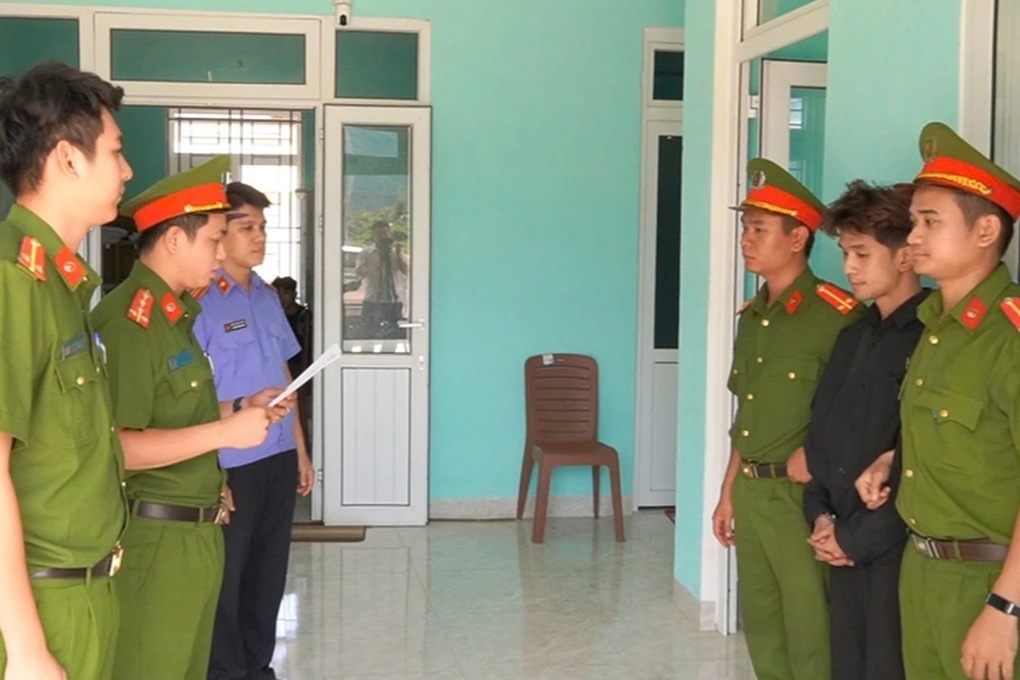 Dùng video nhạy cảm tống tiền người yêu cũ - 1 Dùng video nhạy cảm tống tiền người yêu cũ - 1