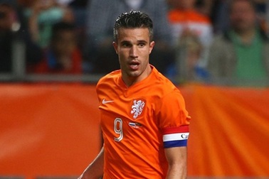 Barcelona bất ngờ muốn chiêu mộ Van Persie