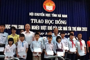 Hơn 90 suất học bổng hỗ trợ học sinh, sinh viên nghèo vượt khó