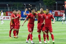 Thắng đậm Campuchia, đội tuyển Việt Nam gặp Thái Lan ở bán kết