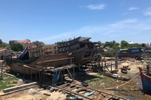 Làng chài tỷ phú bị "cuốn phăng" ra biển cùng món nợ khổng lồ!