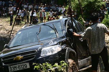 Tạm giam tài xế ô tô lao xuống sông Nhuệ