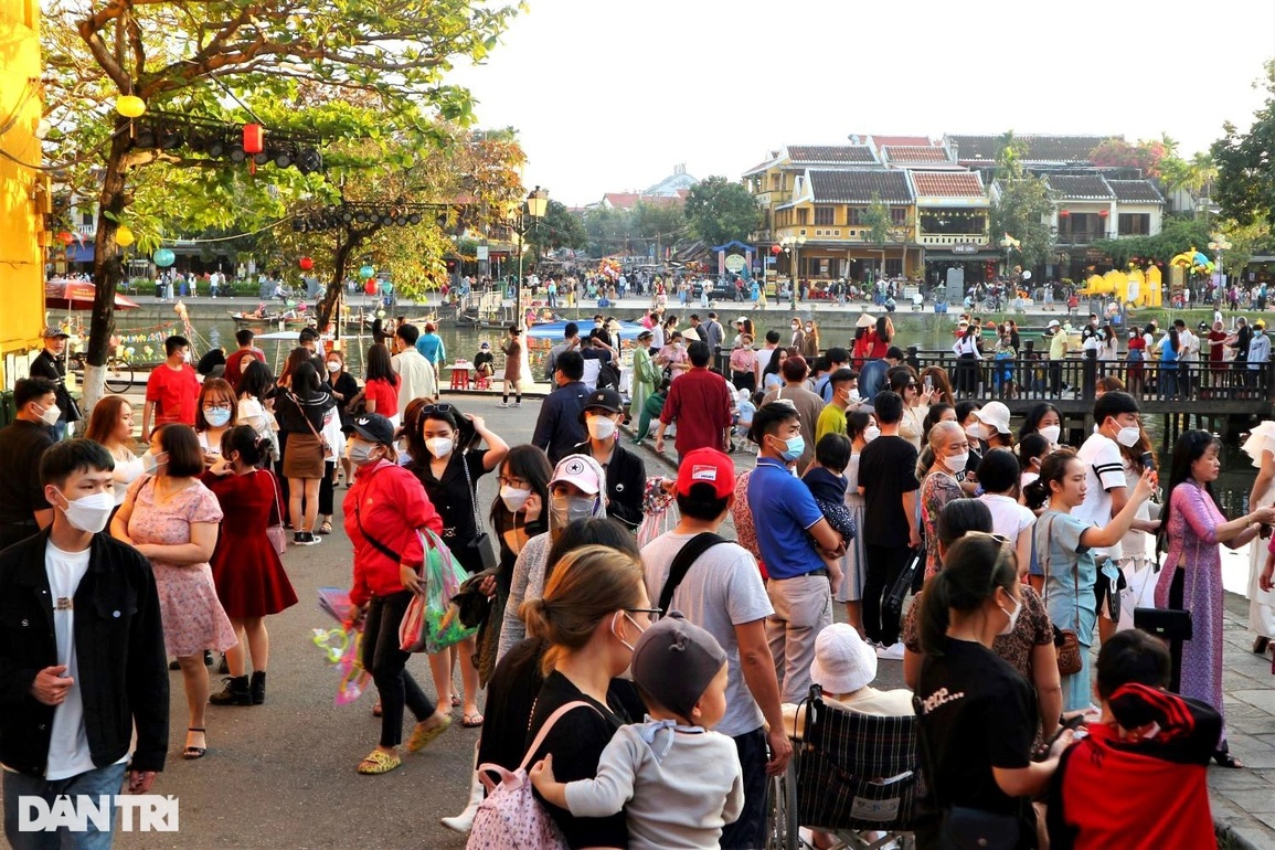 Hết kỳ nghỉ Tết, Hội An vẫn đón hàng nghìn khách tham quan mỗi ngày - 3 Hết kỳ nghỉ Tết, Hội An vẫn đón hàng nghìn khách tham quan mỗi ngày - 3