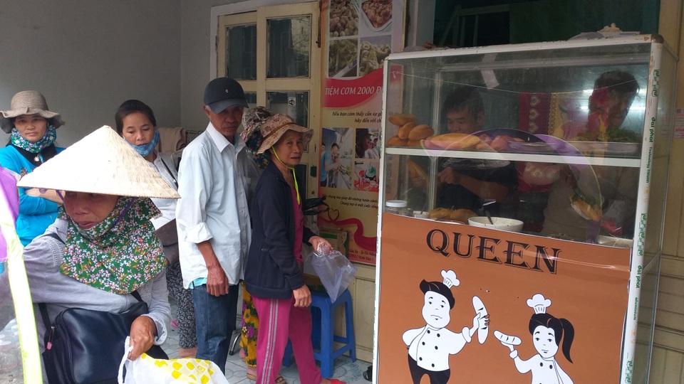 Tiệm bánh mì 0 đồng của chàng trai 9X - 1 Tiệm bánh mì 0 đồng của chàng trai 9X - 1