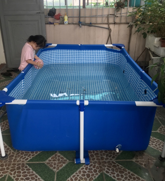 Những bể bơi bằng bạt kích thước nhỏ như thế này cũng tiềm ẩn nguy cơ gây đuối nước cho trẻ. Ảnh Nam Anh (Ảnh chỉ mang tính minh họa)