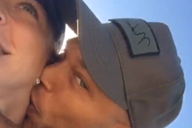 "Tội phạm điển trai" Jeremy Meeks hạnh phúc bên con gái tỷ phú