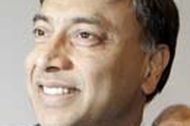 Người hùng châu Á cứu nguy Công đảng 