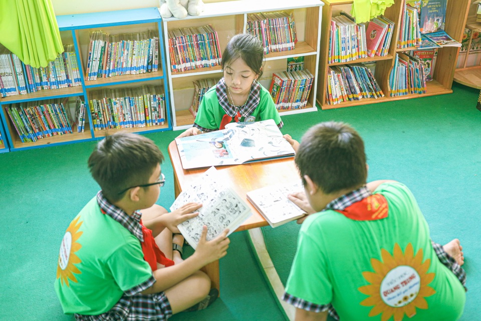KVT trao tặng Tủ sách Khuyến học tại Tp. Vũng Tàu - 2 KVT trao tặng Tủ sách Khuyến học tại Tp. Vũng Tàu - 2
