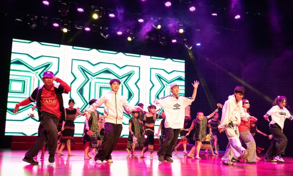 Trích đoạn vở vũ kịch Sắc màu tuổi thơ gây ấn tượng với khán giả - 2