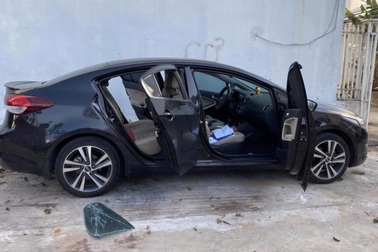 Bắt tạm giữ nhóm thanh thiếu niên chuyên đập phá ô tô, trộm tài sản