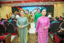 Ra mắt bộ sưu tập "Thành phố màu di sản" tôn vinh áo dài ngũ thân