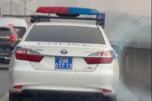 CSGT dẫn đường cho xe chở sản phụ sắp sinh vượt 11km ùn tắc tới bệnh viện