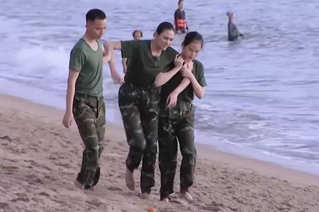 Siêu mẫu Võ Hoàng Yến bị thoái hóa khớp tuổi 35, việc catwalk ra sao? - 2 Siêu mẫu Võ Hoàng Yến bị thoái hóa khớp tuổi 35, việc catwalk ra sao? - 2