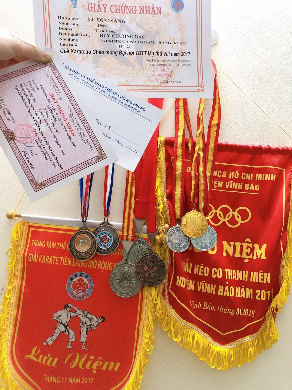 Được chụp hình tại bể bơi, nam sinh Hải Dương bỗng nổi như cồn - 5 Được chụp hình tại bể bơi, nam sinh Hải Dương bỗng nổi như cồn - 5