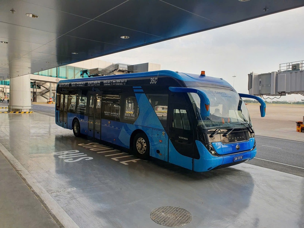 Sân bay Tân Sơn Nhất dự kiến đón 126.000 khách vào ngày mai - 1 Sân bay Tân Sơn Nhất dự kiến đón 126.000 khách vào ngày mai - 1