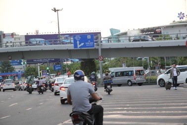 Sau nhiều vụ "chặt chém", TPHCM tăng cường xử lý taxi giả ở Tân Sơn Nhất