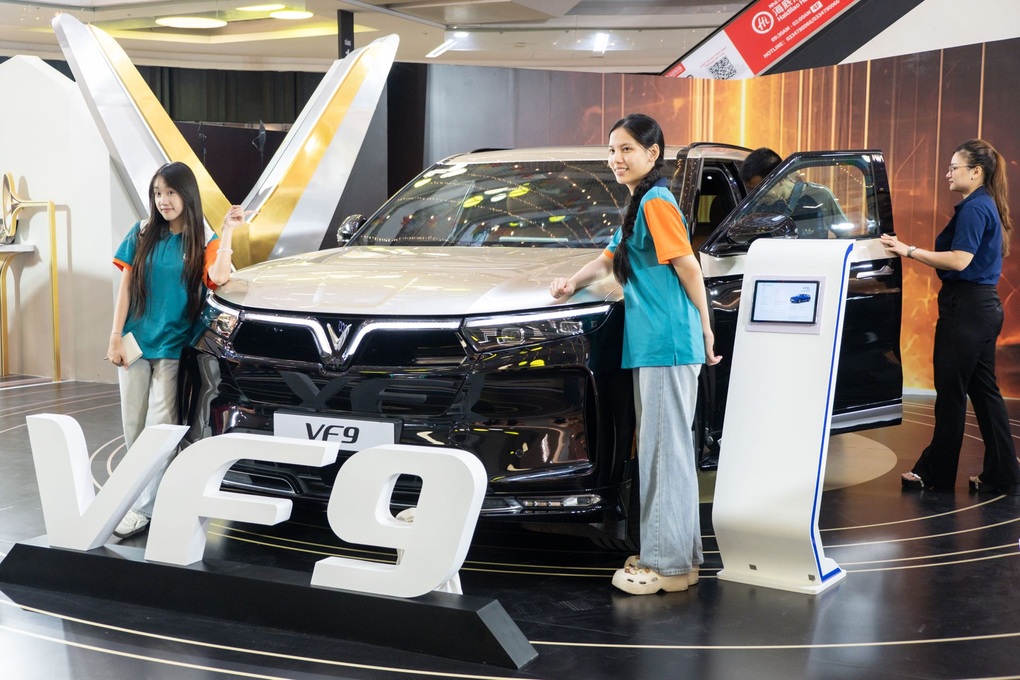 Nhiều khách hàng TPHCM hào hứng trải nghiệm xe điện VinFast VF 7, VF 8, VF 9 - 4 Nhiều khách hàng TPHCM hào hứng trải nghiệm xe điện VinFast VF 7, VF 8, VF 9 - 4