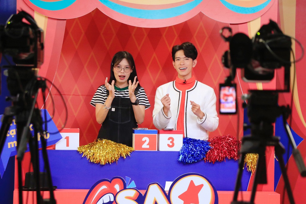 Người trẻ nhịn ăn, nhịn vệ sinh để livestream, mua nhà lầu chỉ sau một đêm? - 1 Người trẻ nhịn ăn, nhịn vệ sinh để livestream, mua nhà lầu chỉ sau một đêm? - 1