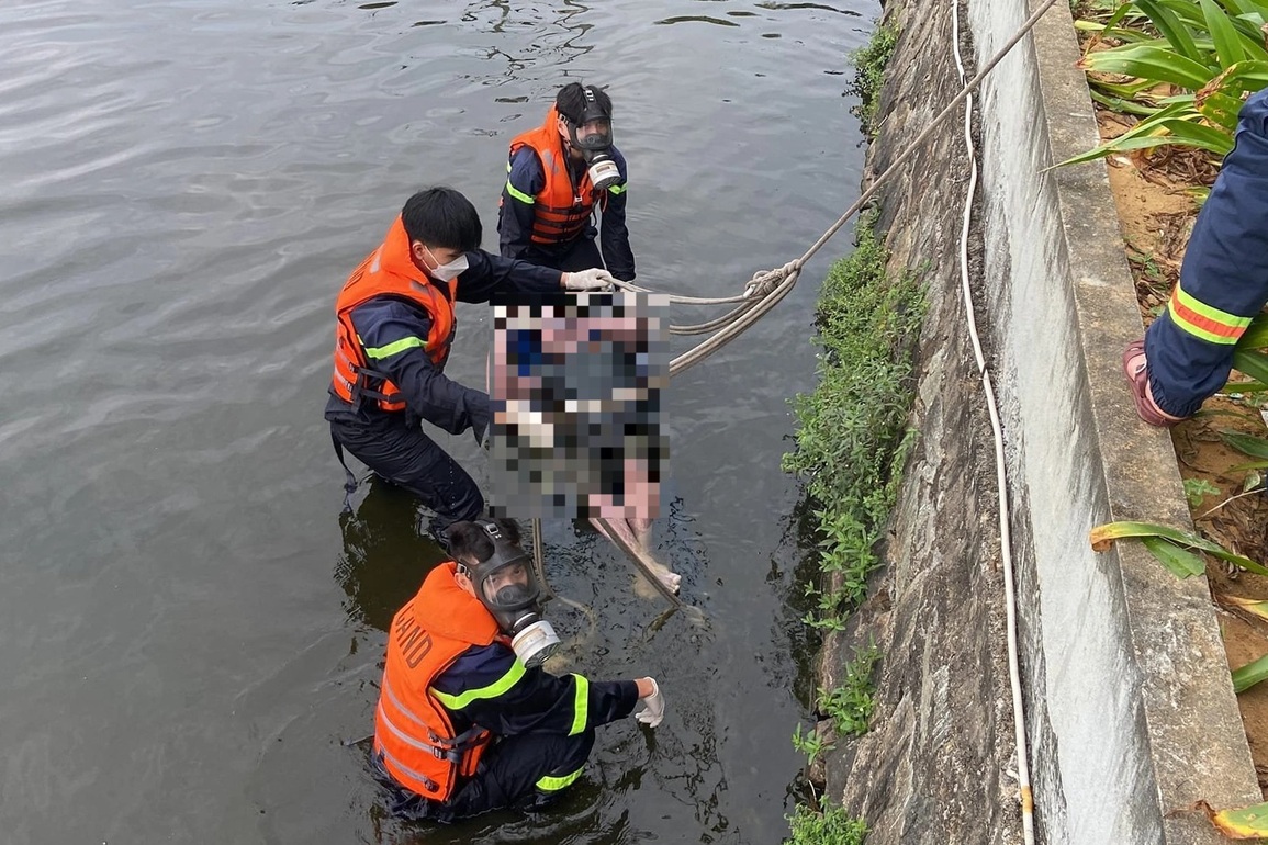 Thi thể một người đàn ông nổi trên mặt hồ trung tâm Đà Nẵng - 1 Thi thể một người đàn ông nổi trên mặt hồ trung tâm Đà Nẵng - 1