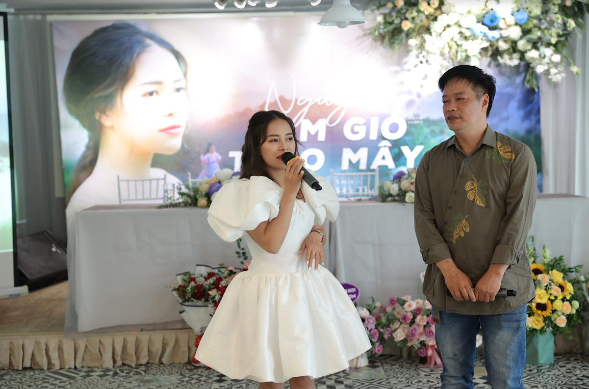 Học trò Tân Nhàn ra MV đầu tay lãng mạn, ma mị - 4 Học trò Tân Nhàn ra MV đầu tay lãng mạn, ma mị - 4