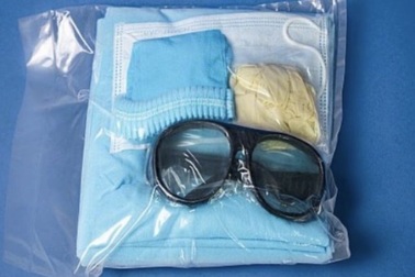 Giá rẻ bất ngờ, chỉ vài chục nghìn đồng cho bộ đồ phòng dịch Covid-19