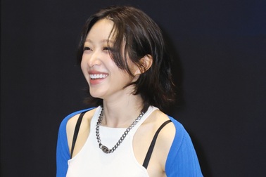 "Nữ thần fancam" Hàn Quốc khoe nhan sắc khác lạ khi đến TPHCM