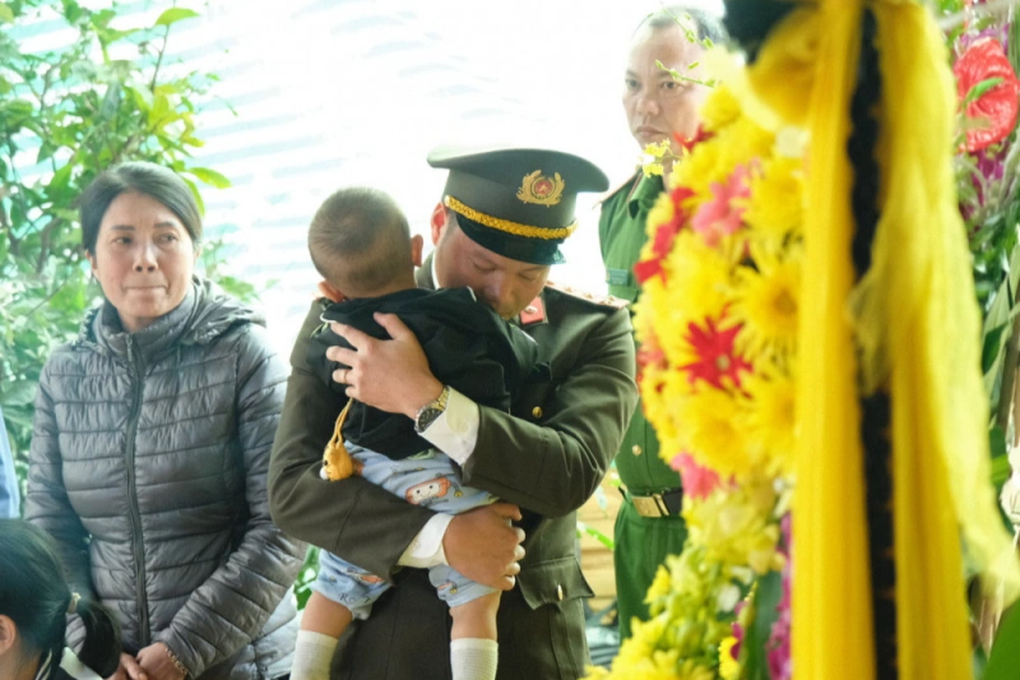 Đại úy công an hy sinh để lại vợ trẻ, con đau ốm và ước mơ dang dở về tổ ấm - 5 Đại úy công an hy sinh để lại vợ trẻ, con đau ốm và ước mơ dang dở về tổ ấm - 5