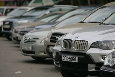 Hà Nội đề nghị tăng phí đăng ký ô tô lên gấp 10 lần 