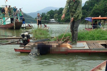 Một người chết bất thường trên chiếc thuyền trôi tự do