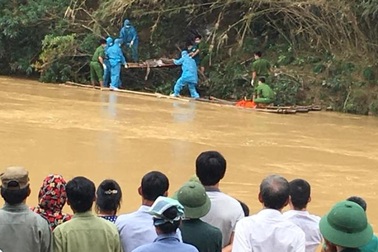 Phát hiện một thi thể nghi của chiến sĩ biên phòng bị lũ cuốn