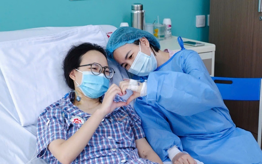 Mẹ hiến gan cứu con gái 17 tuổi - 4