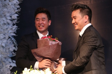 Đàm Vĩnh Hưng nhận giải thưởng Danh dự Châu Á