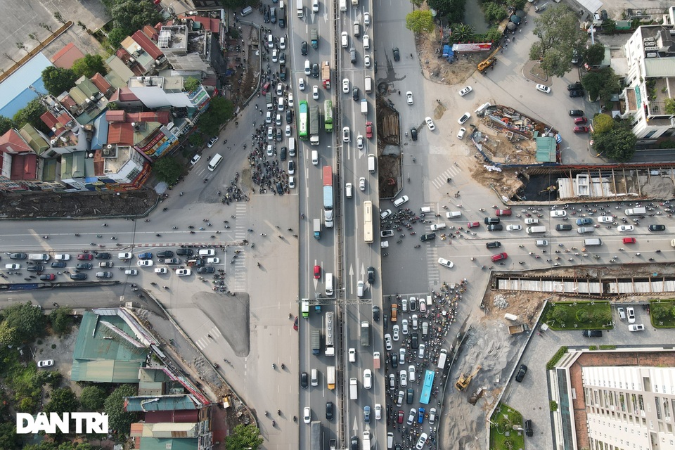 Hà Nội: Đường vành đai 3 thất thủ từ trên cao xuống thấp trong nhiều giờ - 13 Hà Nội: Đường vành đai 3 thất thủ từ trên cao xuống thấp trong nhiều giờ - 13
