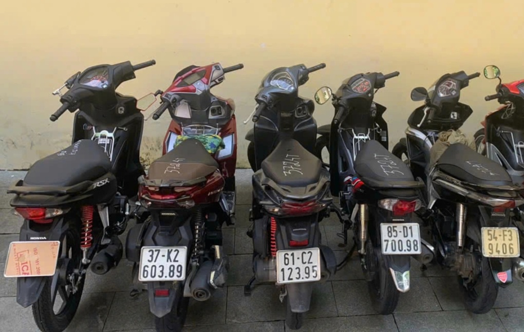 Bắt băng trộm xe máy ở TPHCM đưa sang Campuchia tiêu thụ - 2