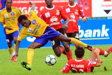 ĐT Long An dễ dàng đả bại CS Đồng Tháp