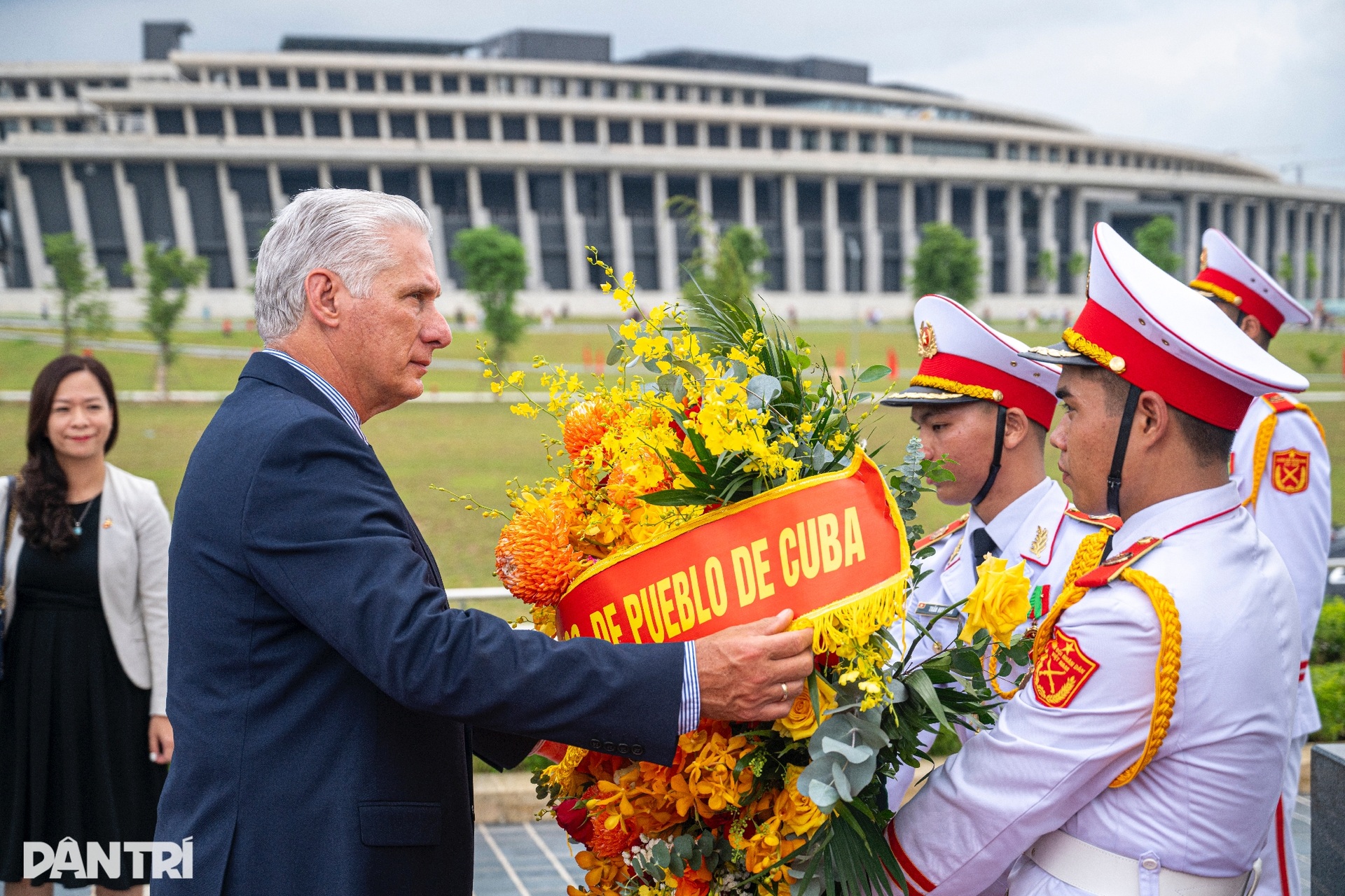 Bí thư thứ nhất, Chủ tịch Cuba thăm Bảo tàng Lịch sử Quân sự Việt Nam - 3 Bí thư thứ nhất, Chủ tịch Cuba thăm Bảo tàng Lịch sử Quân sự Việt Nam - 3