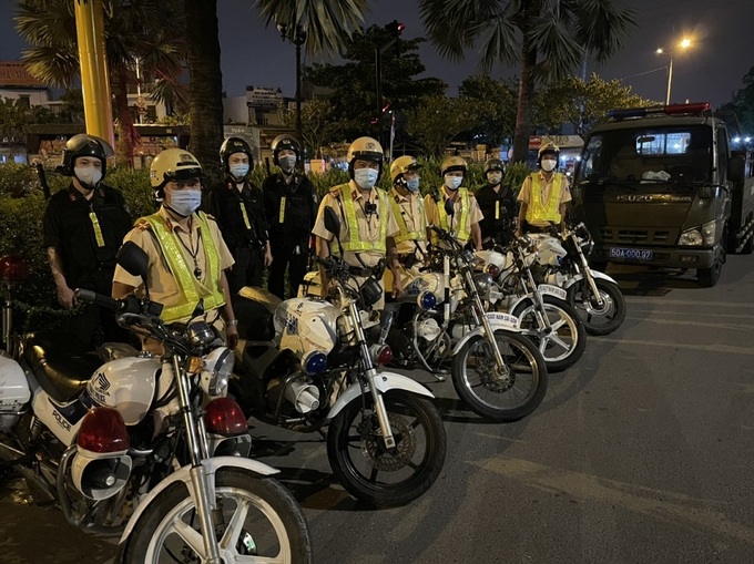 Ra quân cao điểm bảo đảm trật tự an toàn giao thông dịp lễ 30/4, 1/5 và bảo vệ bầu cử - Ảnh 2. Ra quân cao điểm bảo đảm trật tự an toàn giao thông dịp lễ 30/4, 1/5 và bảo vệ bầu cử - Ảnh 2.