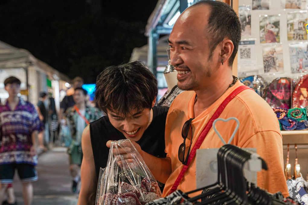 Tiến Luật vung tay quá trán, phải hỏi mượn tiền khi tham gia show thực tế - 2 Tiến Luật vung tay quá trán, phải hỏi mượn tiền khi tham gia show thực tế - 2