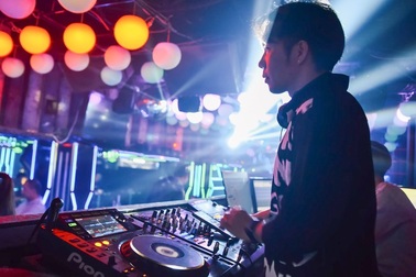 Tạm dừng hoạt động massage, quán bar, vũ trường để phòng Covid-19